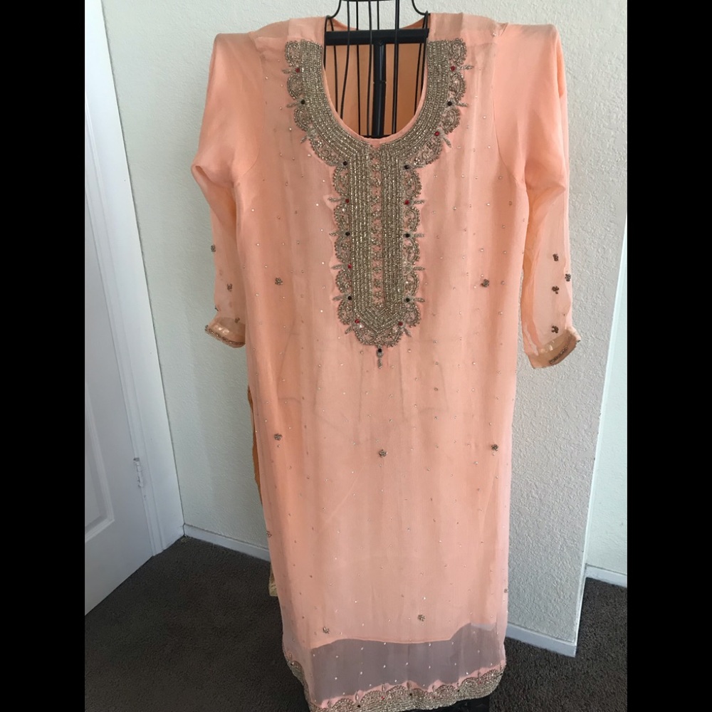 Pakistani Salwar Kameez